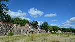 Blick auf die alte Stadtmauer mit seinen Wiekhusern in Neubrandenburg.