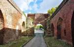 Innenansicht des Weiertores und Stadtmauer in Zlpich - 24.10.2010