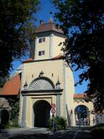 Memmingen, das Westerntor stadteinwrts gesehen, Teil der ehemaligen Stadtbefestigung, das heutige Aussehen geht zurck auf das Jahr 1660, Juli 2010 