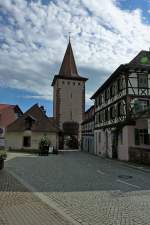 Gengenbach im Kinzigtal, das Obertor stadteinwrts gesehen, Teil der mittelalterlichen Stadtbefestigung, Aug.2011