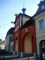 Emmendingen, das einzig erhaltene Stadttor mit sehenswerten Wasserspeiern, erbaut um 1590, April 2011