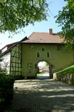 Kloster Zella, das Eingangstor, das Benediktinerinnenkloster ist eins der ltesten in Thringen, geht zurck auf das 9.Jahrhundert, Mai 2012 