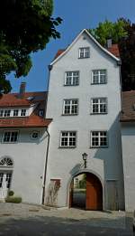Isny, das Torhaus zum ehemaligen Kloster, Aug.2012