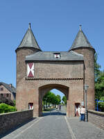 Die Eulentrme des ueren Klever Tores in Xanten.