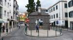 Früher das Haupteingangstor  Largo dos Varadouros , als es noch eine Stadtmauer gab, heute mittig auf einem kleinen Platz im Stadtzentrum von Funchal (Madeira - März 2014)