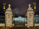 Das Tor zum Ehrenhof des Kniglichen Palastes (Palacio Real) in Madrid.