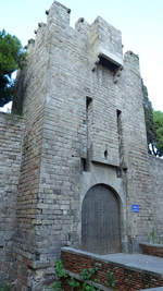 Ein Turm der alten Stadtmauer im Zentrum von Barcelona.