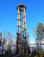 Haslach im mittleren Schwarzwald, auf dem 555m hohen Hausberg Haslachs, dem Urenkopf, steht der Urenkopfturm, der aus Douglasienstmmen erbaute Aussichtsturm ist 34m hoch und wurde 2014