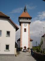 Hollfeld/Oberfranken,   St.Gangolf ,Wehrturm und Kirchturm zugleich,  Wahrzeichen der Stadt,  Mai 2005