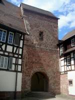 Alpirsbach im Schwarzwald,  der Turm der  Leutkirch  gehrt zu einer 1099 gebauten Kirche, das Langhaus und der Chor wurden 1649 abgerissen,  Juli 2010