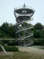 Weil am Rhein, der Schlaichturm (benannt nach der Ingenieurgruppe Schlaich) wurde 1999 zur Landesgartenschau aufgebaut, besticht durch seine auffällige Architektur, Juli 2011