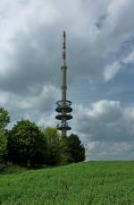 der 108m hohe Fernmeldeturm auf dem 851m hohen Witthoh bei Tuttlingen, Juli 2012 