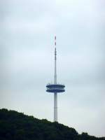 Lahnstein, Blick zum Fernmeldeturm auf dem 384m hohen Khkopf bei Koblenz, der 261m hohe Stahlbetonturm wurde 1974-76 erbaut, Sept.2014