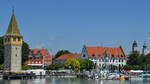 Der Hafenplatz mit dem markanten fnfstckigen Mangturm in Lindau.