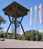 Blick auf einen Aussichtsturm im Seeburgpark in Kreuzlingen (CH), der einen wunderbaren Blick auf den Bodensee bietet.