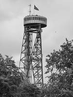 Der 1933 errichtete Aussichtsturm  Aalborgtrnet  Anfang Juni 2018 in Aalborg.