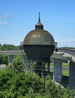 Haltingen, der 25m hohe Wasserturm wurde 1913 fr die Badische Staatseisenbahn erbaut, Juli 2016