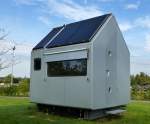 Weil am Rhein, das Mini-Haus  Diogene  von Renzo Piano, aufgestellt im Juni 2013, ein auf das Notwendigste reduzierte Wohneinheit als geschlossenes, autarkes System mit Heizung, Wasser und Strom,