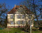 Heiligenzell, das 1906 errichtete Pfarrhaus gehrt heute der Gemeinde, Mrz 2017