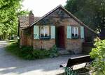 Ungersheim, ECO-Museum, kleines Arbeiterhaus von 1878 aus Monswiller/Nordvogesen, 1994 abgebaut und anschlieend im Museum errichtet, Mai 2025