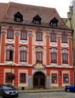 Eger (Cheb), schmuckvolle Fassade an einem historischen Marktplatzgebude, Aug.2014