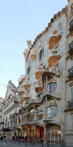 Das Casa Batll von Antoni Gaud wurde in den Jahren 1904 bis 1906 im Baustil der Modernisme errichtet.