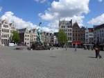 Antwerpen, Grote Markt mit Brabo Brunnen (28.04.2015)