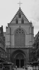 Seiteneingang der Liebfrauenkathedrale zu Antwerpen Ende Juli 2018.