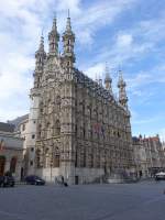 Leuven, gotische Rathaus, erbaut von 1439 bis 1468 von Sulpitius van Vorst und Matheus de Layens (27.04.2015)