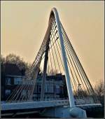 Die Calatrava Brcke in Lttich am Abend des 27.03.2011.