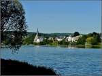 Der Kirche von Vielsalm liegt am malerischen See.