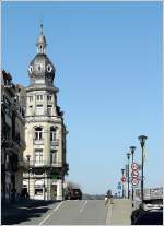 Blick aus der Avenue des Combattants in Richtung Maasbrcke in Dinant.