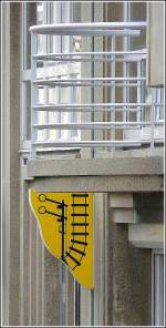 Balkon mit Schiene und Formsignal gesehen in Oostende.