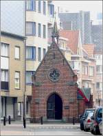 Entdeckt zwischen den Hochhäusern am Ende einer Straße in Knokke.