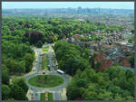 Blick aus dem Atomium auf die Kirche St.