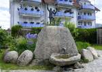Gutach im Breisgau, der Narrenbrunnen, aufgestellt 1971, Mai 2025