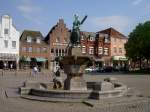 Husum, Am Markt mit Tine Brunnen (11.05.2011)