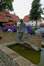 Steinhofen, Ortsteil von Bisingen, der Lenau-Brunnen mit dem Postillon, der Dichter wurde bei seinem Aufenthalt 1831 zu seinem bekannten Gedicht  Der Postillon  angeregt, Juli 2011