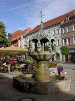 Aschersleben, Hennebrunnen am Marktplatz (01.10.2012)