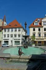 Ehingen, der ehemalige Marienbrunnen von 1713 auf dem Marktplatz, 1987 umgebaut zum Theodul-Brunnen zum Andenken an den Stadtpatron, Aug.2012