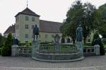 Heiligenberg in Oberschwaben, der Frstenbrunnen auf dem historischen Postplatz stammt von 1914, Aug.2012