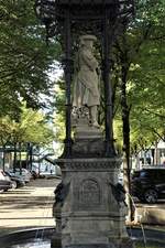 Hamburg am 1.10.2020: denkmalgeschtzter „Vierlnderin-Brunnen „ steht seit 1975 auf historischen Hopfenmarkt.