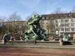Hamburg am 22.2.2021: Stuhlmannbrunnen in Altona auf dem Platz der Republik, nach Plnen des Berliner Bildhauers Paul Trpe, Einweihung  1.Juni 1900, benannt nach seinem Stifter Gnther