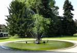 Basel, der Brunnen vom Knstler Tinguely steht auf der Westseite des Tinguely Museums, Juni 2015