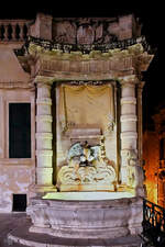 Ein alter Wandbrunnen an der Hauptwache in Valletta.