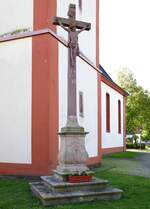 Sasbach, Christuskreuz an der Kirche St.Martin, Okt.2022