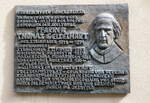 Sigmaringen, Gedenktafel am Fidelis-Haus f�r Pfarrer Thomas Geiselhart (1811-91) und seine Verdienste f�r Hohenzollern, Sept.2026