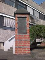 Denkmal  an einer Berufsschule in Hannover, am 07.06.2011.