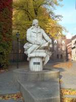 Berlin-Spandau, Reformationsplatz, Denkmal Freiherr vom und zum Stein, Marmorhalbfigur, 1901 von Gustav Eberlein (25.10.2011)