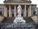 Berlin, Gendarmenmarkt, Schillerdenkmal von Reinhold Begas, vor dem Schauspielhaus (aufgenommen am 19.03.2010)